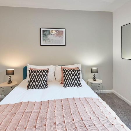 Host & Stay - Endeavour Apartments Уитби Екстериор снимка