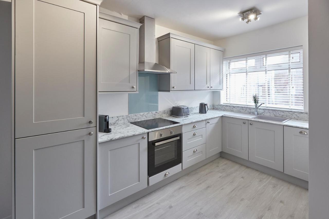 Host & Stay - Endeavour Apartments Уитби Екстериор снимка