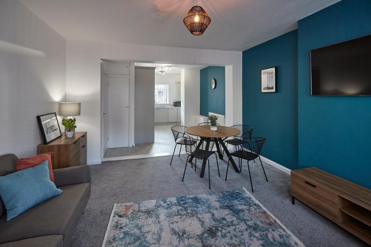 Host & Stay - Endeavour Apartments Уитби Екстериор снимка