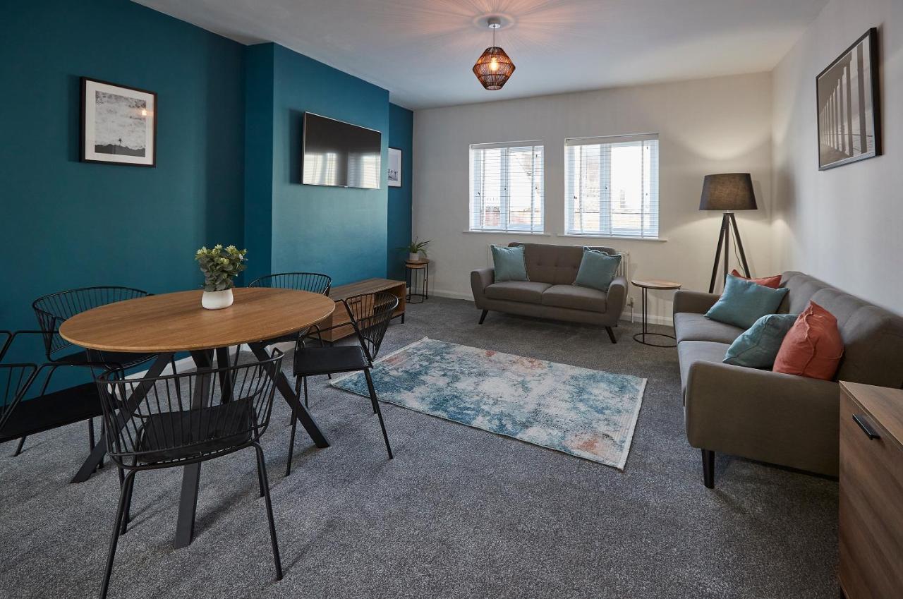 Host & Stay - Endeavour Apartments Уитби Екстериор снимка