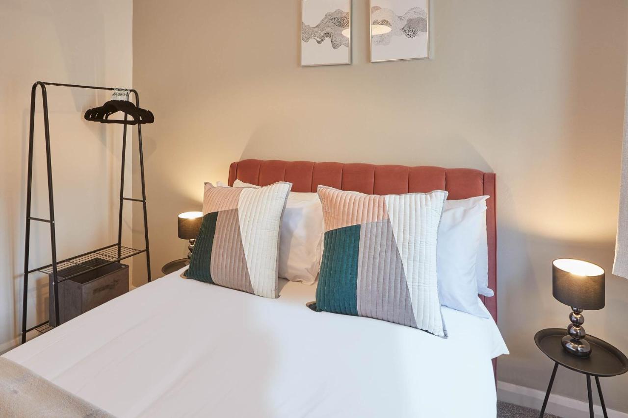 Host & Stay - Endeavour Apartments Уитби Екстериор снимка