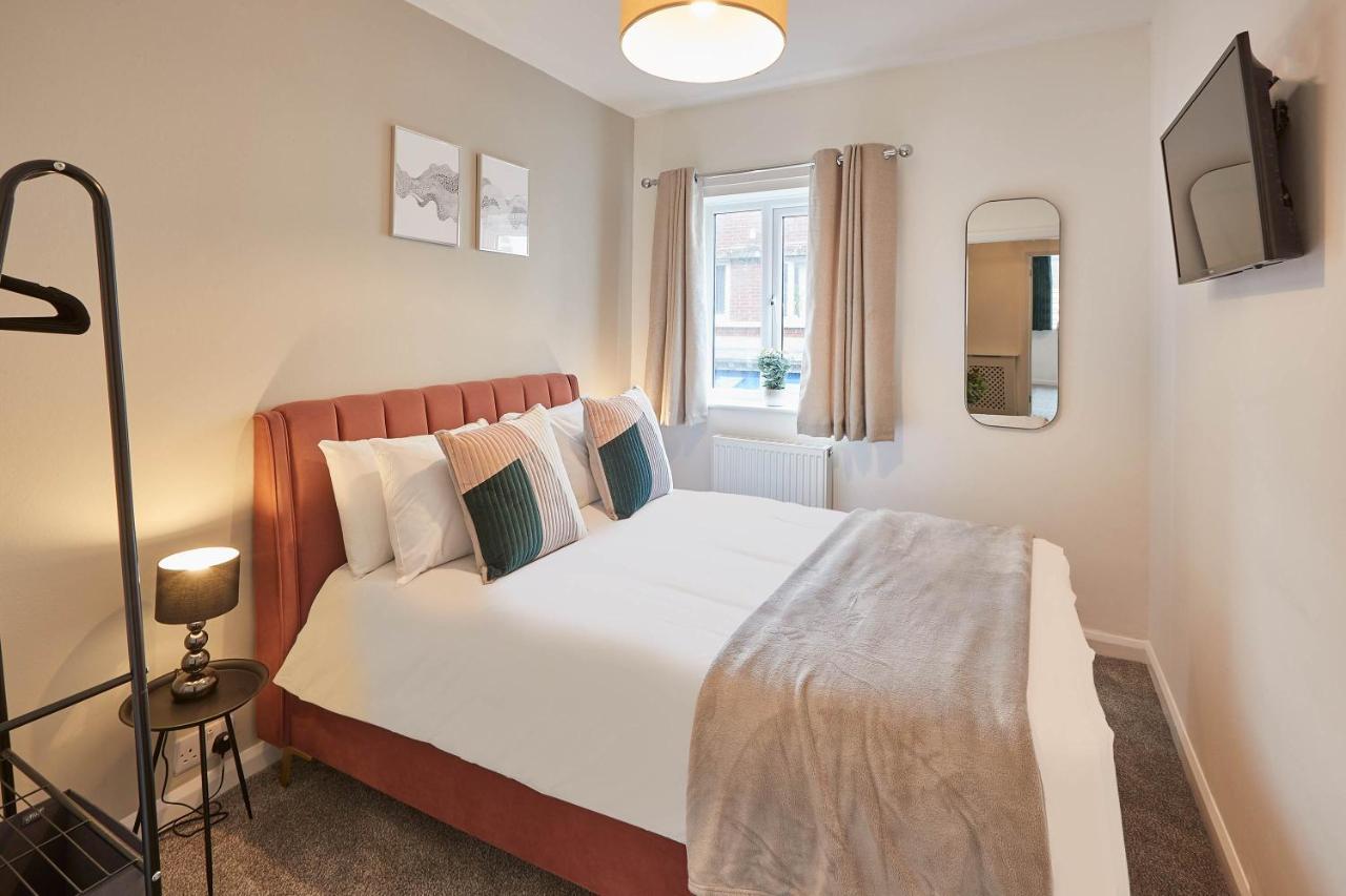 Host & Stay - Endeavour Apartments Уитби Екстериор снимка