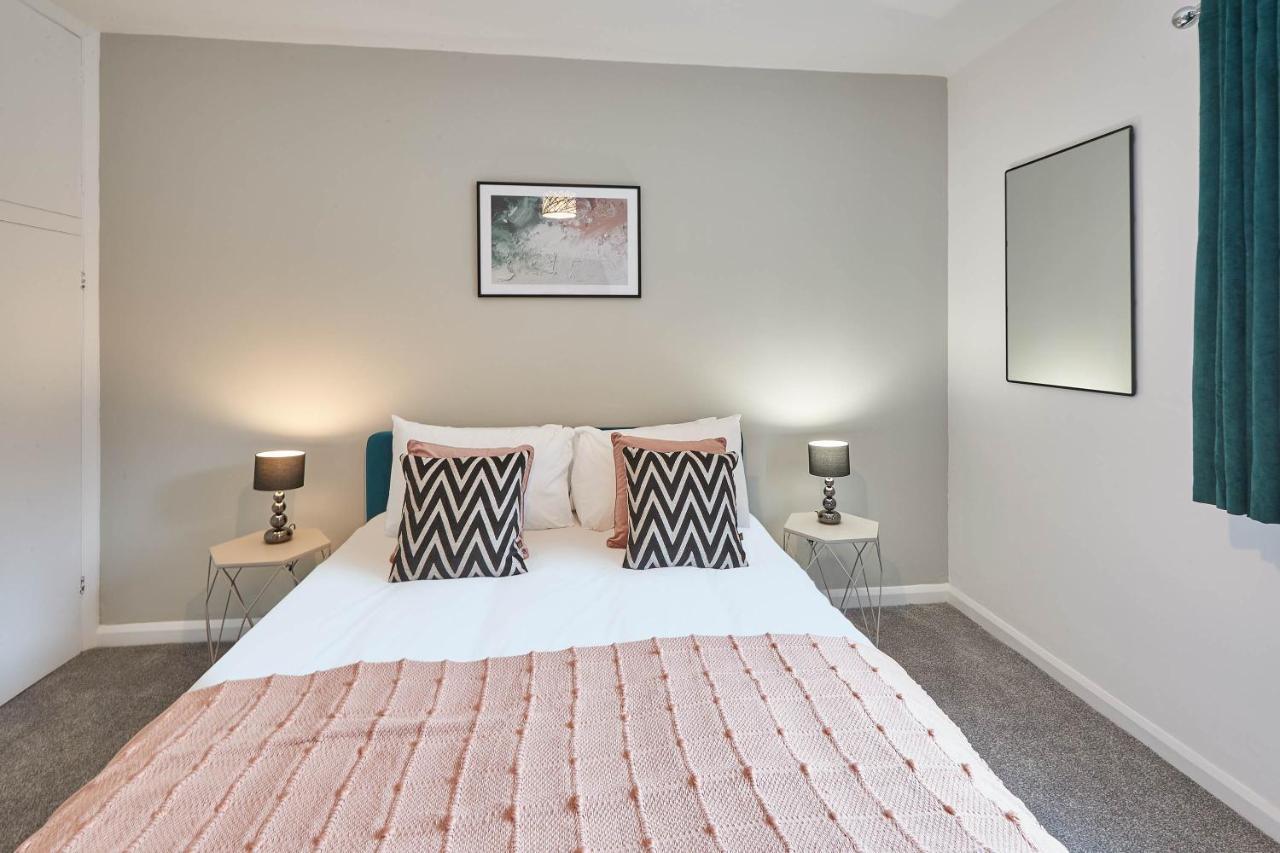 Host & Stay - Endeavour Apartments Уитби Екстериор снимка